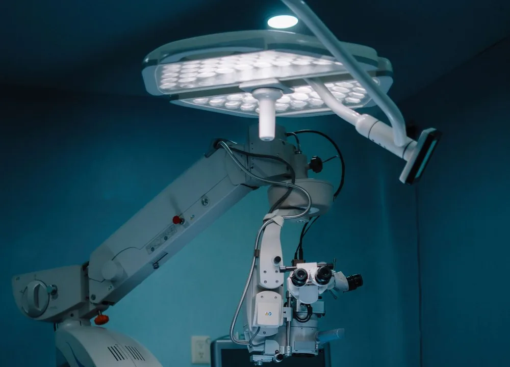 Robotik Cerrahi Sistemi Nasıl Çalışır? Hastaların En Çok Merak Ettiği Sorular